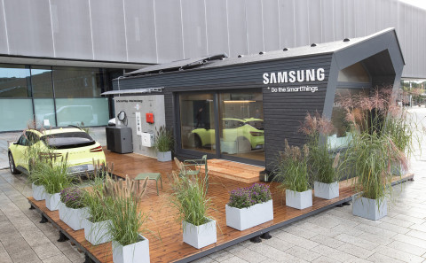 독일 베를린에서 진행되는 IFA 2023 전시장에서 삼성전자가 운영 중인 ‘타이니 하우스’ 외관. 타이니 하우스는 친환경 미래형 주거 형태인 ‘넷 제로 홈(Net Zero Home)’ 솔루션으로 꾸며졌다