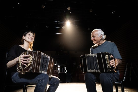세계적인 반도네온 연주자 마르코니와 제자 고상지의 뜨거운 열정 세계적인 반도네온 연주자 마르코니와 제자 고상지의 뜨거운 열정